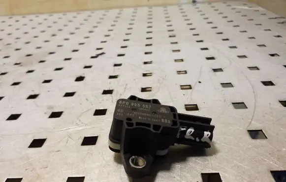 Audi TT TTS Mk2 Airbag deployment crash/impact sensor 8P0955557
