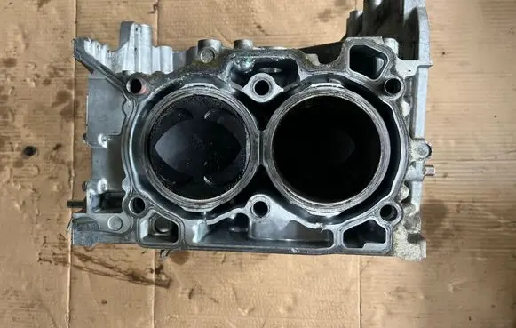 Subaru Forester SK Engine block 10103AD010 10103AD011