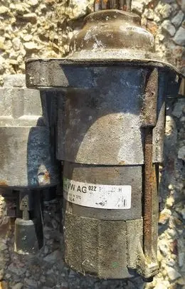 Volkswagen Golf IV Starter motor 02Z911023H