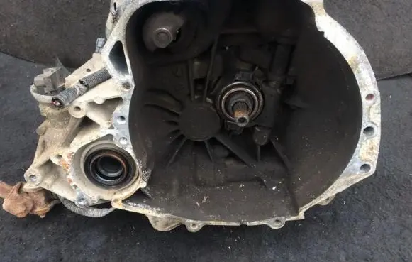 Nissan Almera Manual 5 speed gearbox 57y
