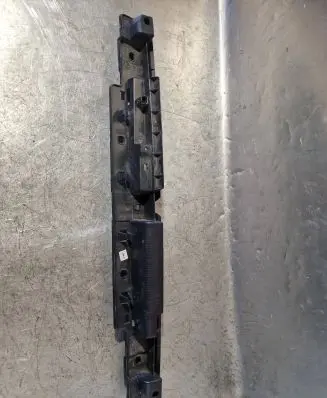Rear bumper mounting bracket