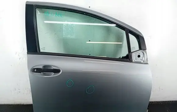 Toyota Yaris Front door 1F8