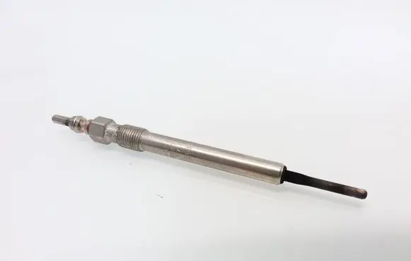 Volkswagen PASSAT B7 Glow plug 03L963319 025040300744