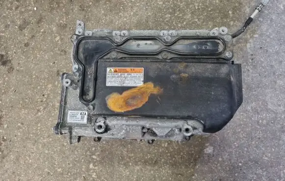 Toyota Prius+ (ZVW40) Voltage converter inverter G920028030