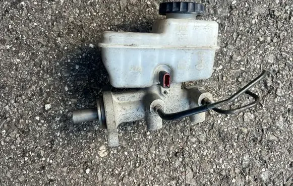 Nissan Navara D40 Master brake cylinder