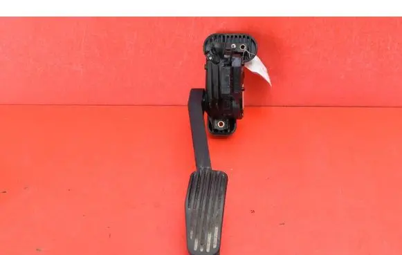 Volvo S60 Accelerator throttle pedal 30636004