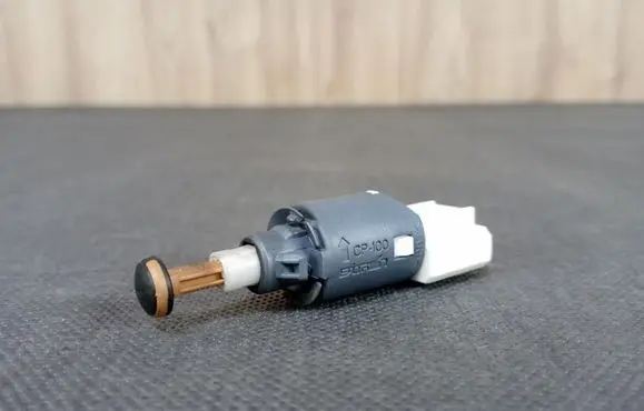Mercedes-Benz Citan W415 Brake pedal sensor switch 8200168238