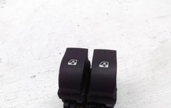 Opel Vivaro Electric window control switch 015085A