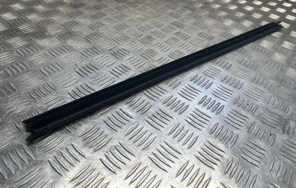 KIA EV6 Rubber seal rear door window/glass 