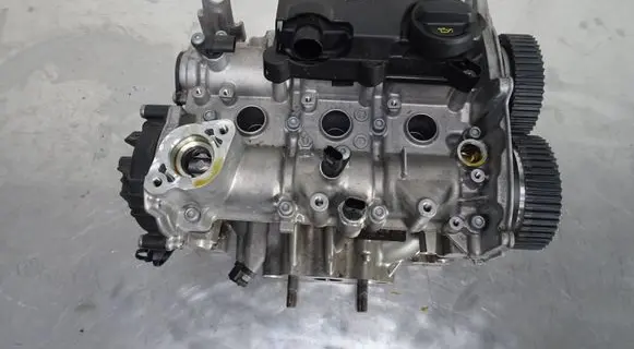 Volkswagen Polo VI Engine head 