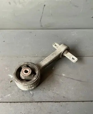 Engine mount bracket