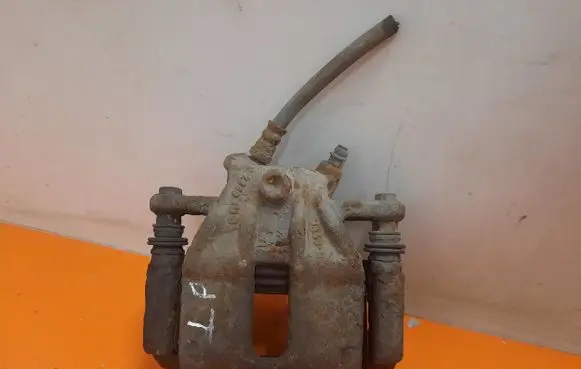 Renault Clio III Front brake caliper