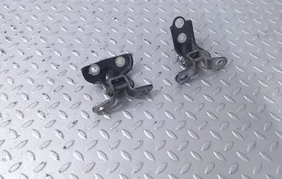 Rear door hinge set