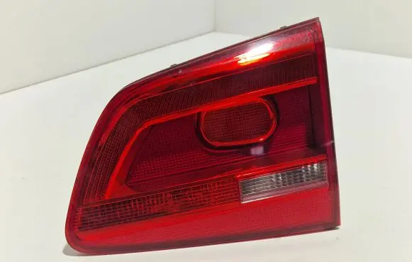 Volkswagen Touran II Tailgate rear/tail lights 1T0945094