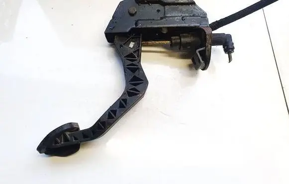Volkswagen Polo Clutch pedal 6q1121059g