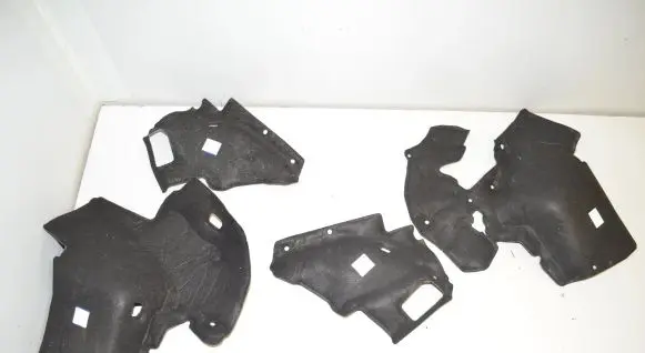 Engine bonnet/hood sound/heat insulation