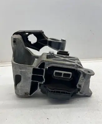 Engine mount bracket
