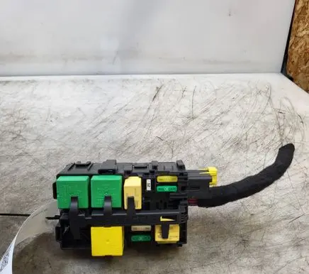 Citroen C3 Aircross Relay mounting block 9806192580