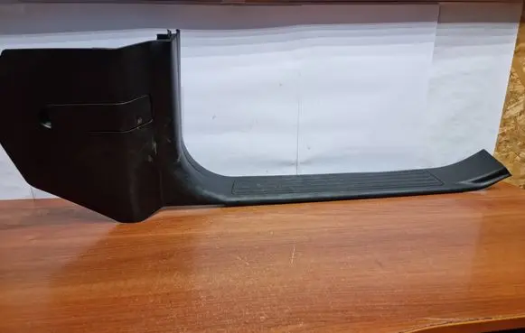 Mercedes-Benz GL X166 Front sill trim cover A1666801835