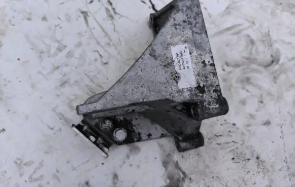 Opel Vivaro EGR valve cooler bracket 8200627898 A2C53091644