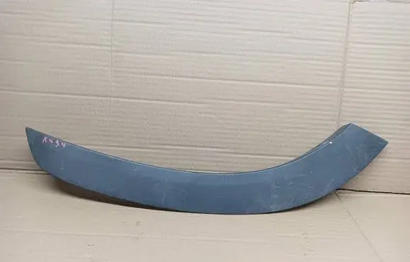 Rear fender molding trim