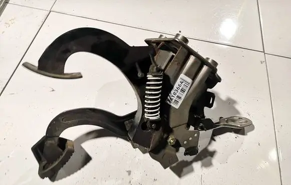 Peugeot 307 Clutch pedal 