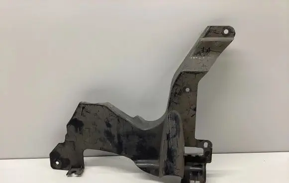 Land Rover Evoque II Fender mounting bracket K8D27F01F