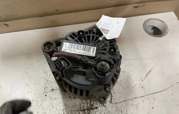 Renault Megane II Generator/alternator 8200667614 106027292 2543564A