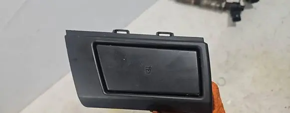 BMW X3 E83 Cup holder 51163418358 22167210