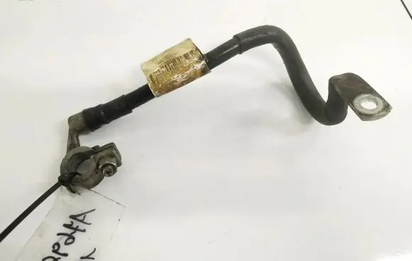 Volkswagen Golf V Positive cable (battery)