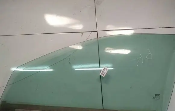 Volvo S60 Front door window glass four-door as2