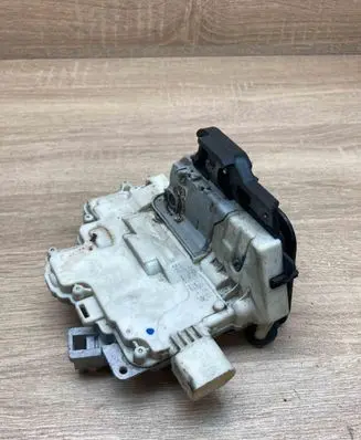 Audi A4 S4 B7 8E 8H Front door lock 8E2837015AA