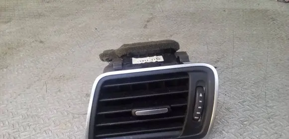 Volkswagen PASSAT B7 Dashboard side air vent grill/cover trim