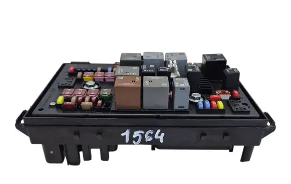 Opel Astra J Fuse module 13318785 1110035AB