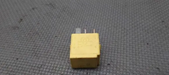 Mercedes-Benz C W203 Fuel pump relay 0025421219