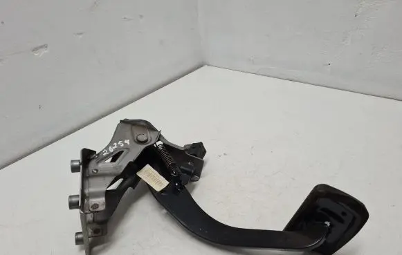 KIA Sportage Brake pedal 328002S100