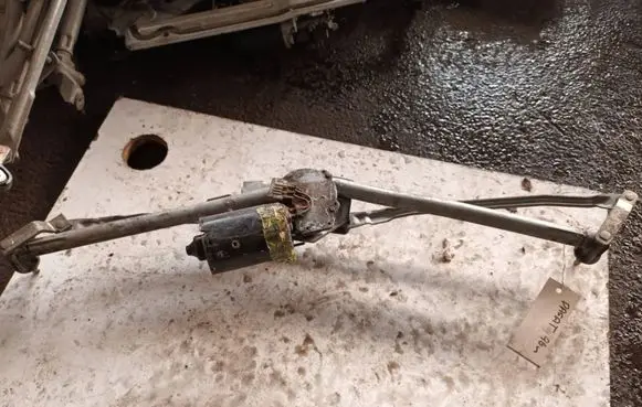 Volkswagen PASSAT B4 Front wiper linkage 