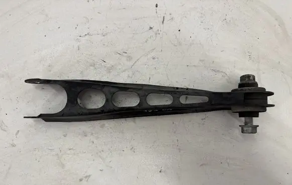 Chevrolet Camaro Rear control arm 23343126 84337449