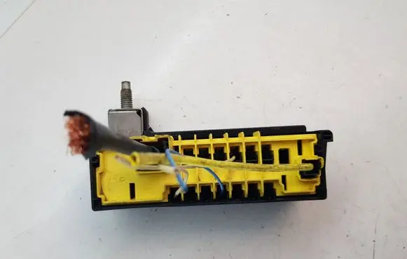 Peugeot 508 Fuse module 9674917380