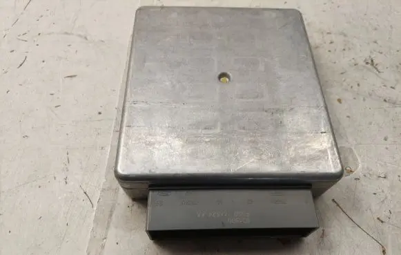 Mazda 626 Engine control unit/module FSJ318881J F7FF12A650FJ TPM8