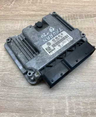 Volkswagen Touran I Engine control unit/module ECU 03G906021DM 0281012737