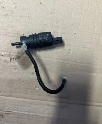 BMW 5 F10 F11 Windscreen/windshield washer pump 6934160 10833217 095102