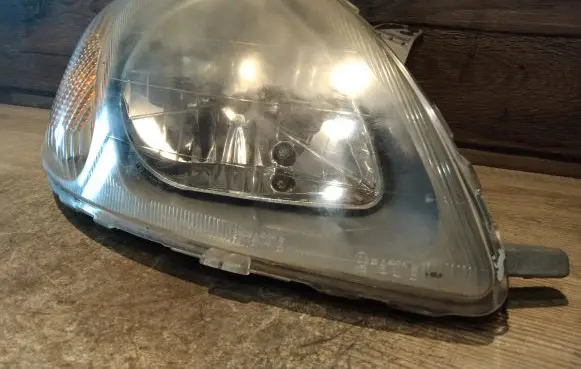 Toyota Yaris Headlight/headlamp 205729B