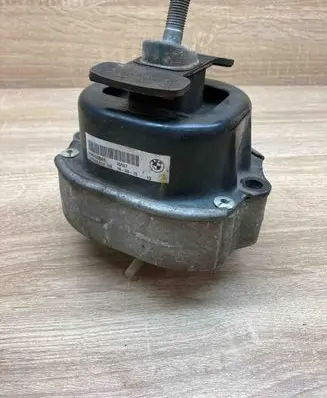 BMW X5 E70 Engine mount bracket 686433504 16004212 35557