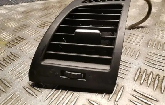 BMW 1 E81 E87 Dashboard air vent grill cover trim 7059187