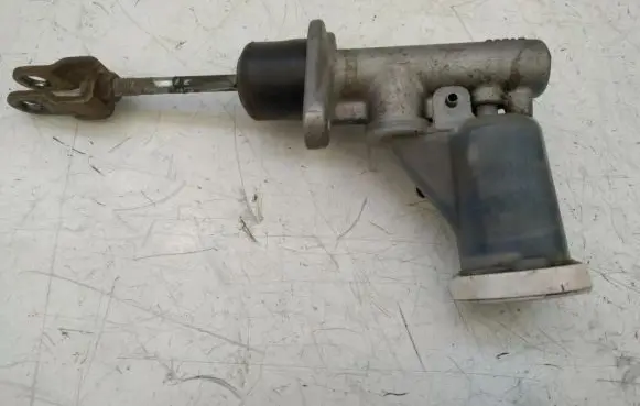 Mitsubishi Carisma Clutch slave cylinder 