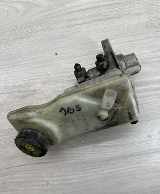 Master brake cylinder