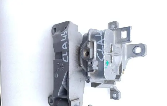 Mercedes-Benz CLA C118 X118 Engine mount bracket A1772404300