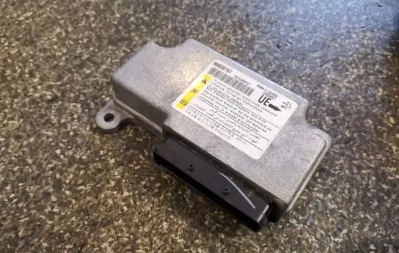 Chevrolet Captiva Airbag control unit/module 96838157
