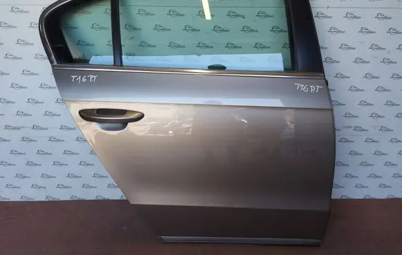 Volkswagen PASSAT B7 Rear door 